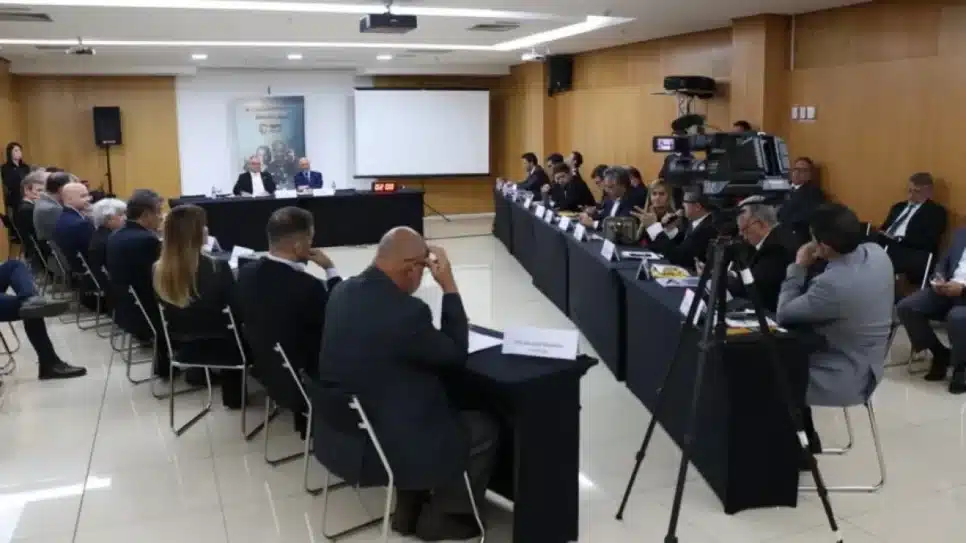 Representantes das entidades filiadas à Federação Nacional dos Policiais Federais durante reunião na 3ª feira (24.mar.2026), em Brasília (DF), para discutir a possibilidade de deflagração de estado de greve da categoria