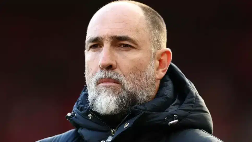 Em crise, Tottenham acerta saída de técnico interino