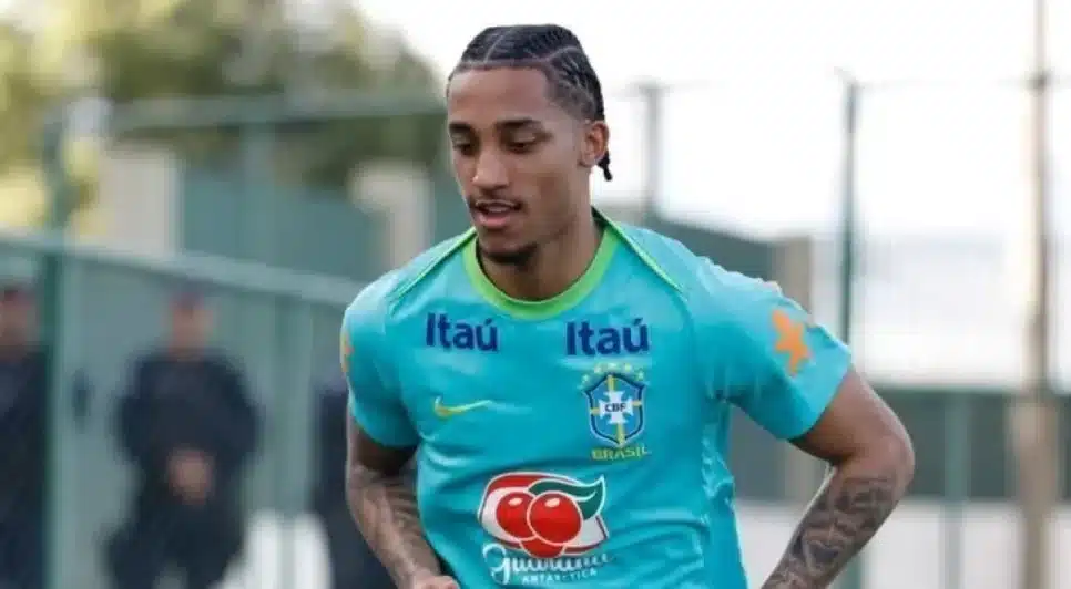 João Pedro em treino da Seleção Brasileira