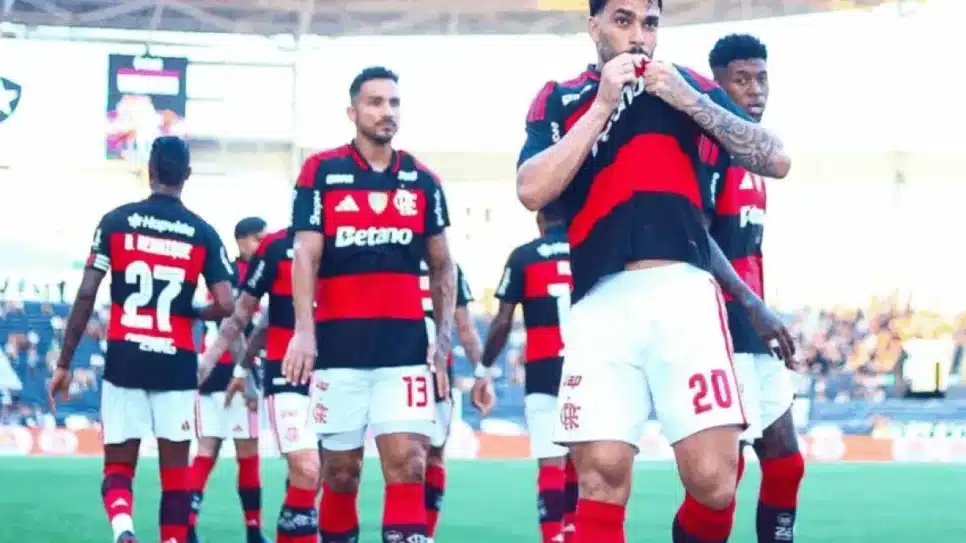 Paquetá retornou ao Brasil depois da passagem pelo West Ham United. O Flamengo pagou 42 milhões de euros (R$ 260 milhões) pelo meia