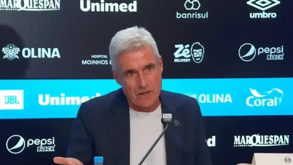 Luis Castro é apresentado no Grêmio