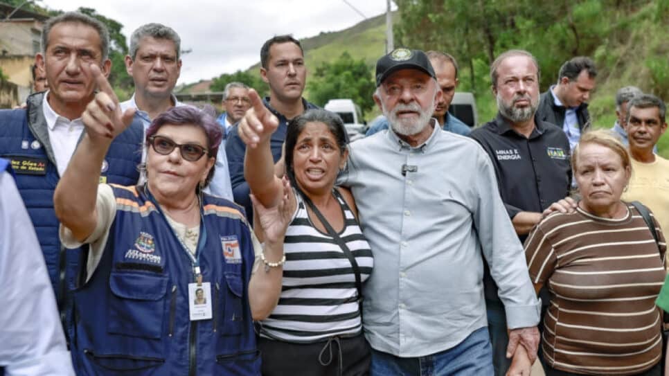 O presidente Lula no centro de acolhimento provisório de desabrigados, nas instalações da Escola Municipal Vereador Raymundo Hargreaves. Bom Jardim, em Juiz de Fora (MG)