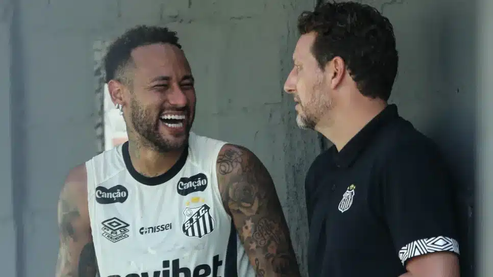 Neymar durante conversa com Elano em treino no Santos