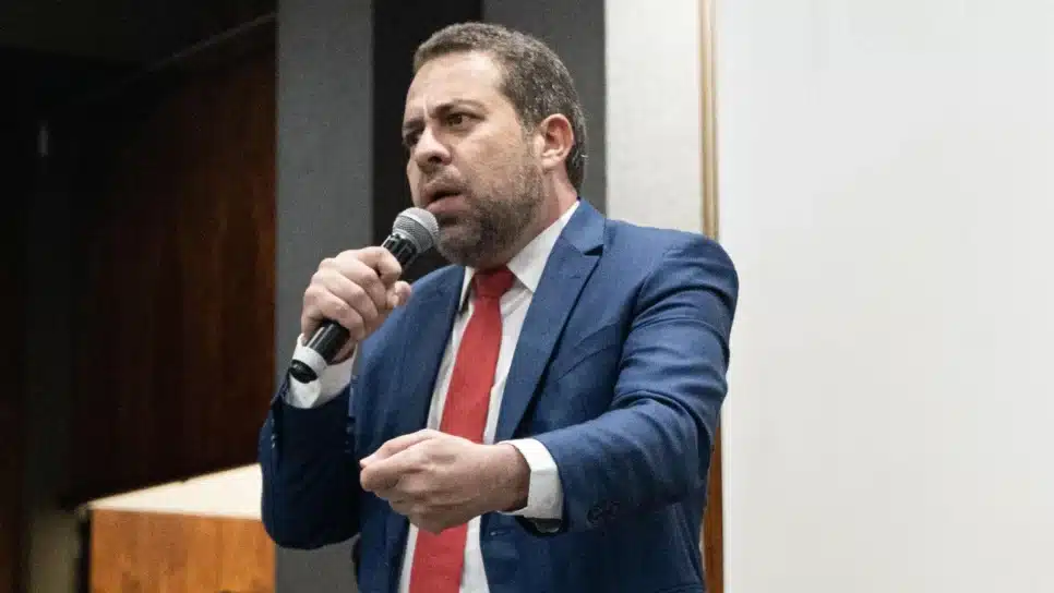 O ministro Guilherme Boulos