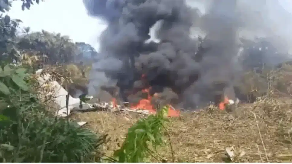 Avião militar cai na Colômbia com mais de 100 soldados a bordo