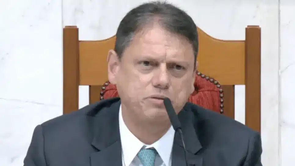 Na imagem, o Governador de São Paulo, Tarcísio de Freitas, durante ação solene na Alesp | Reprodução: Alesp