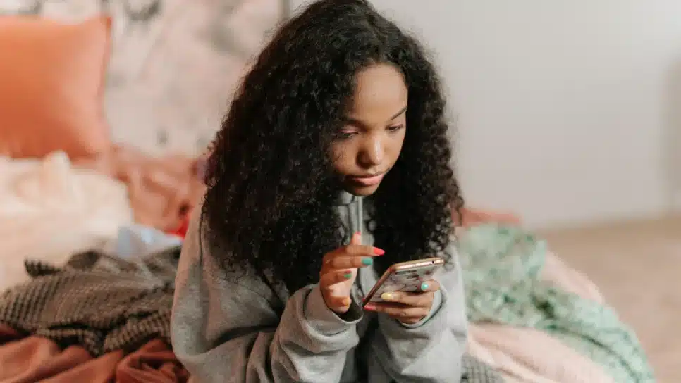 Pais terão a opção de desativar essa configuração se quiserem, mas usuários adolescentes não poderão fazer alterações