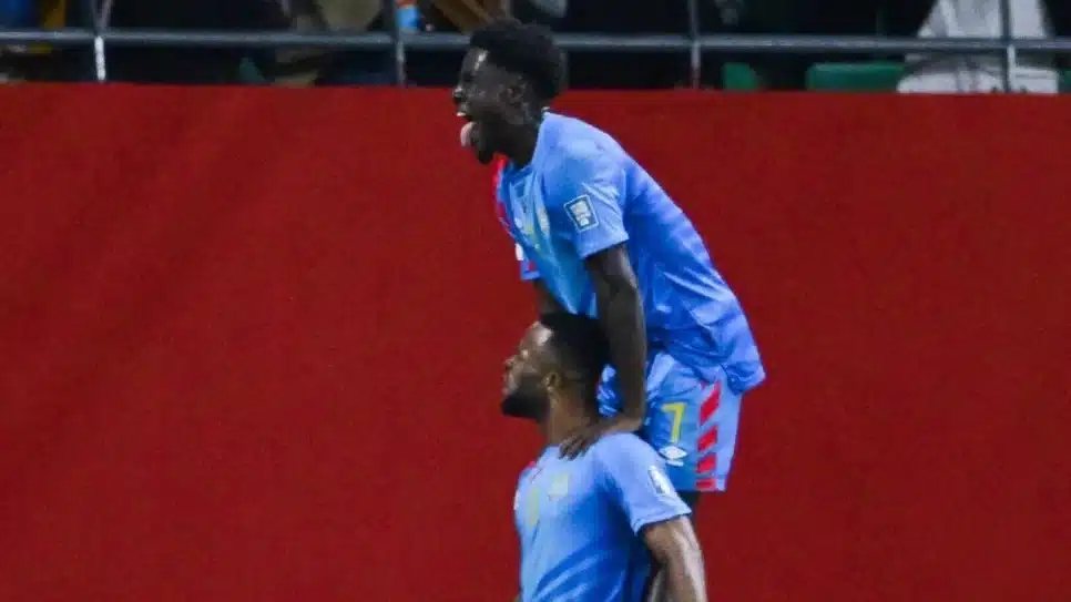 Jogadores da RD Congo comemorando o gol marcado contra a Nigéria, pelas Eliminatórias da África para a Copa do Mundo de 2026