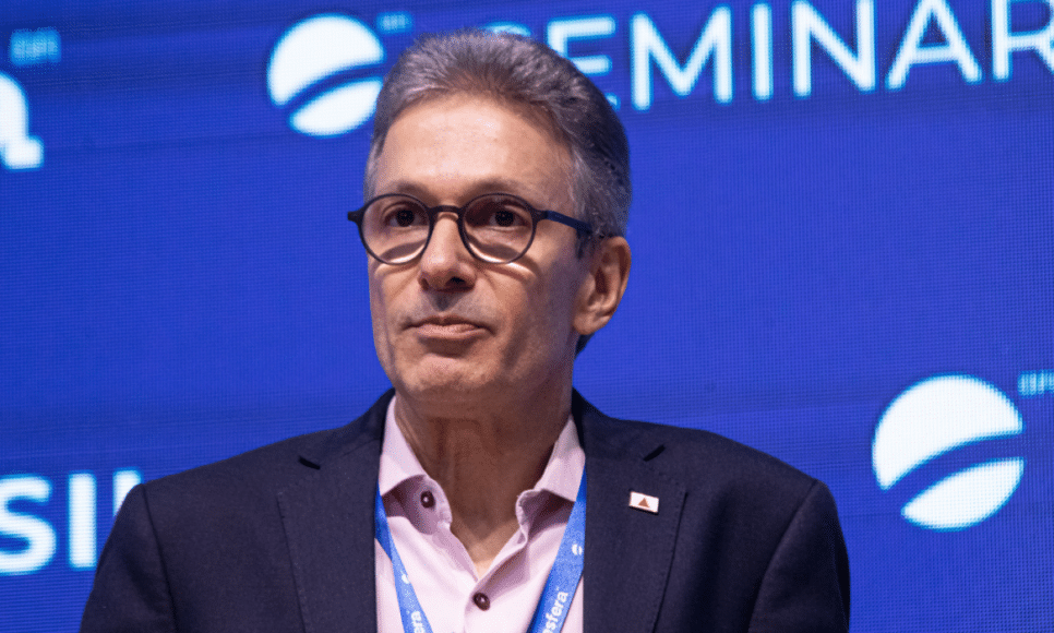 Romeu Zema durante o 3º Seminário Brasil Hoje, organizado pelo Grupo Esfera, que reúne ministros de Estado, governadores, congressistas e líderes partidários e do setor privado no Palácio Tangará, na cidade de São Paulo