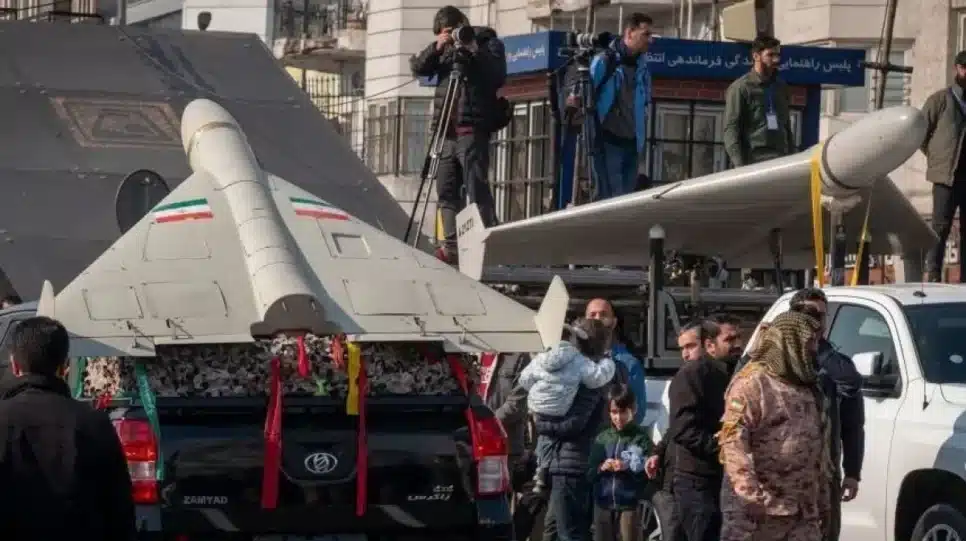 Drones de fabricação iraniana Shahed-136 são fotografados durante uma manifestação militar no centro de Teerã, Irã, em 10 de janeiro de 2025