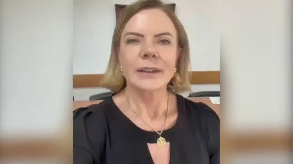 Na imagem, a ministra Gleisi Hoffmann cobra explicações do ex-presidente do Banco Central, Roberto Campos Neto, sobre o caso do Banco Master | Reprodução/Instagram @gleisihoffmann - 24.mar.2026