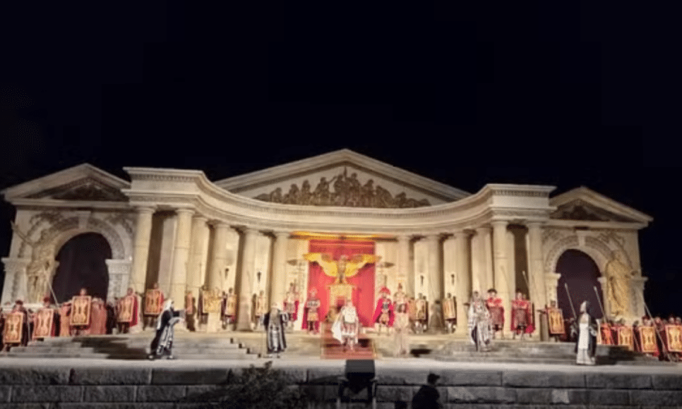 Encenação no espetáculo da Paixão de Cristo de Nova Jerusalém — Foto: Divulgação