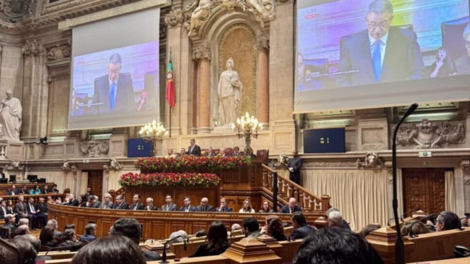 António José Seguro tomou posse durante sessão solene na Assembleia da República | Reprodução/X/@tbribeiro - 9.mar.2026