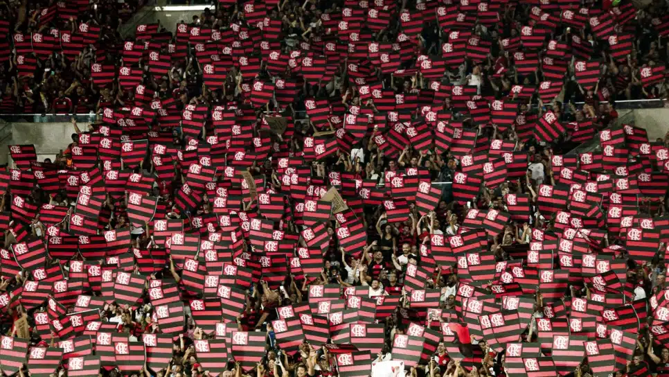Torcida do Flamengo faz a festa no Maracanã