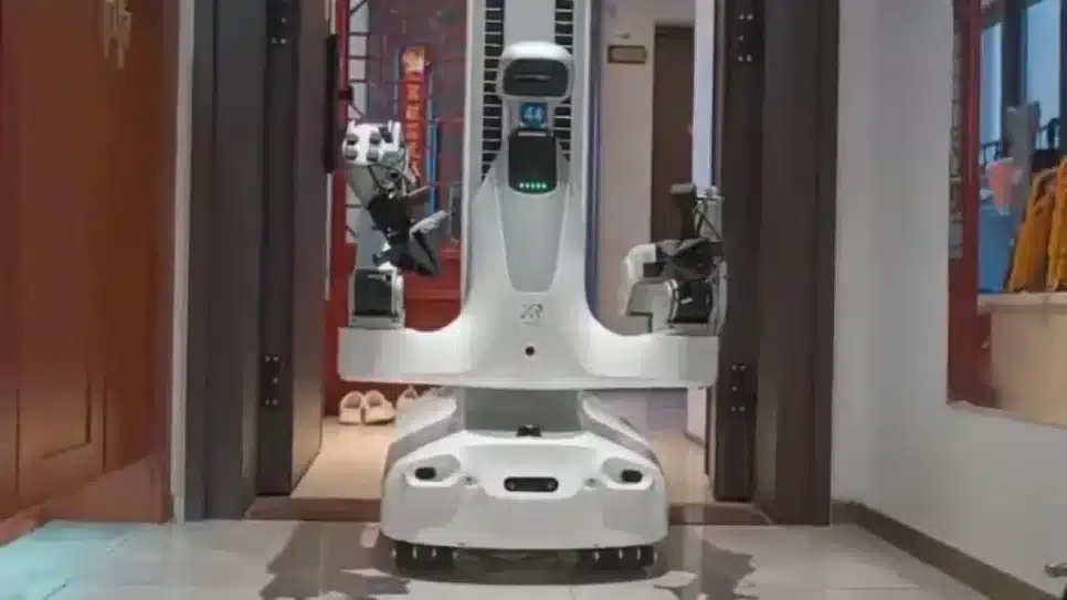 Na imagem, robô capaz de realizar limpeza doméstica da X Square Robot