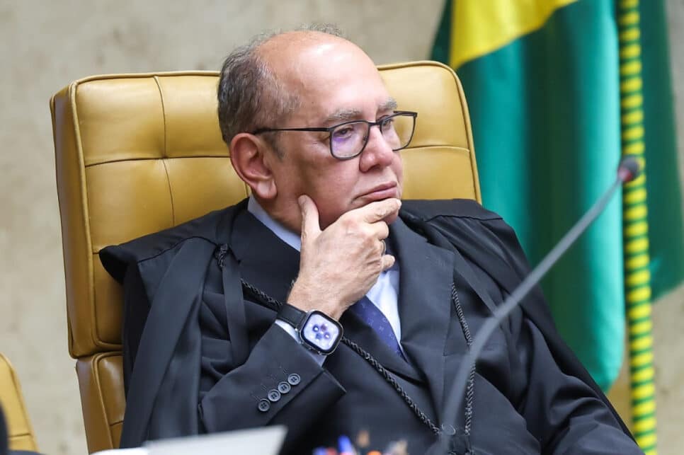 Ministro Gilmar Mendes em sessão plenária do STF.