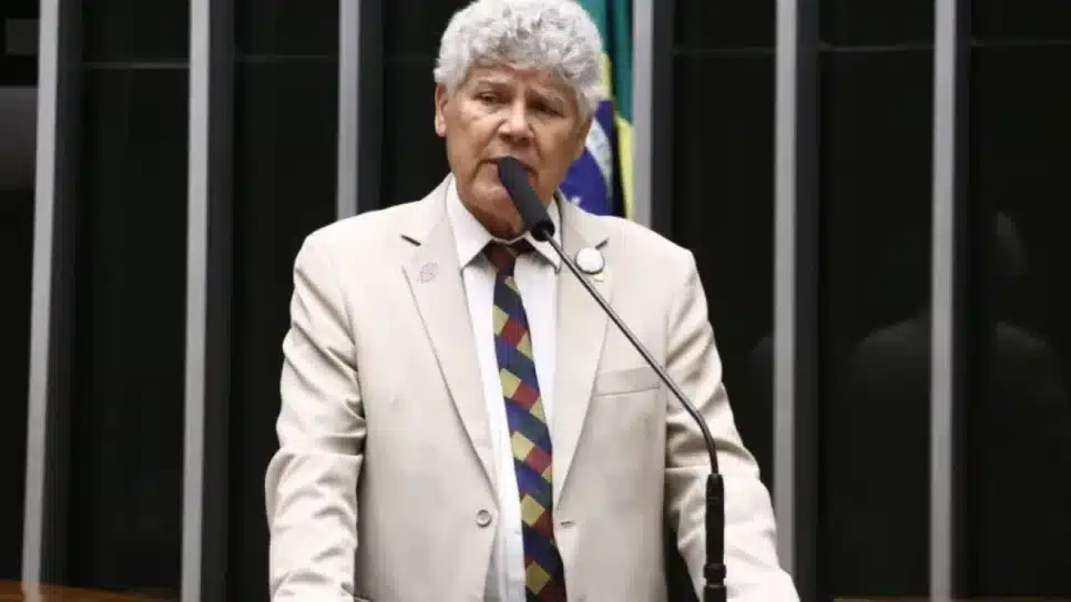 O deputado Chico Alencar (Psol-RJ) é o autor do projeto de lei que estabelece regras para a transição de governos entre a eleição e a posse