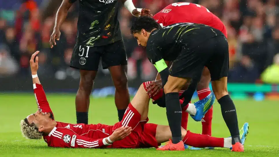 Ekitike, do Liverpool, se lesionou durante partida da Champions