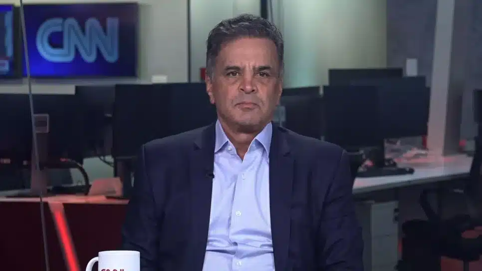 O deputado federal Aécio Neves (MG) em entrevista à CNN