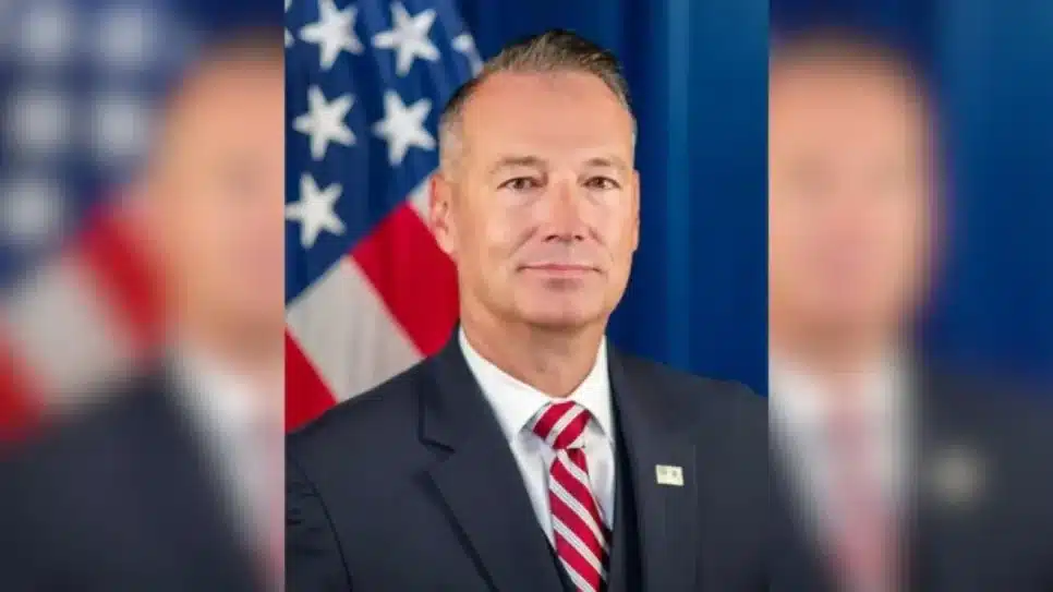 Na imagem, Todd Lyons, diretor interino do ICE (Serviço de Imigração e Controle de Alfândega dos EUA) | Divulgação/ICE
