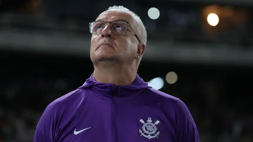 Dorival Júnior durante o jogo entre Corinthians e Botafogo, pelo Brasileirão