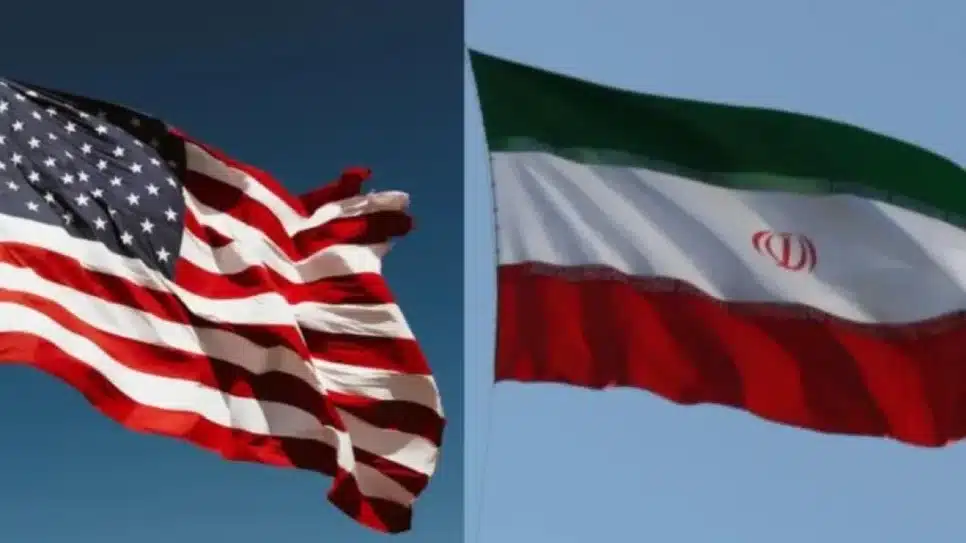 Na imagem, bandeiras dos Estados Unidos (à esq.) e do Irã (à dir.) | Reprodução/Unsplash/Paul Weaver/Flickr/ Blondinrikard Fröberg