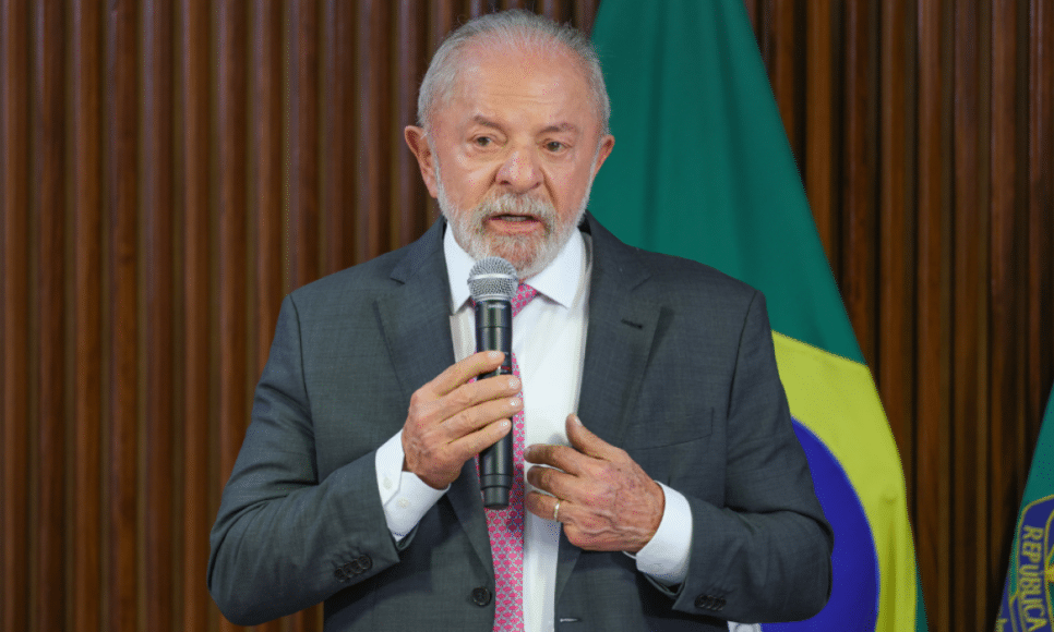 Presidente Lula (PT) durante reunião ministerial desta terça-feira (31)