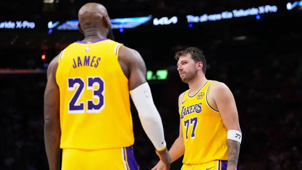 Luka Doncic e LeBron James, astros do Los Angeles Lakers