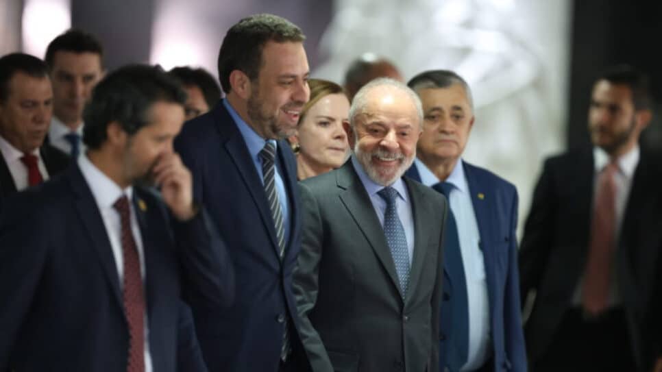 Presidente Lula sanciona IR zero a quem ganha até R$ 5.000 mensais