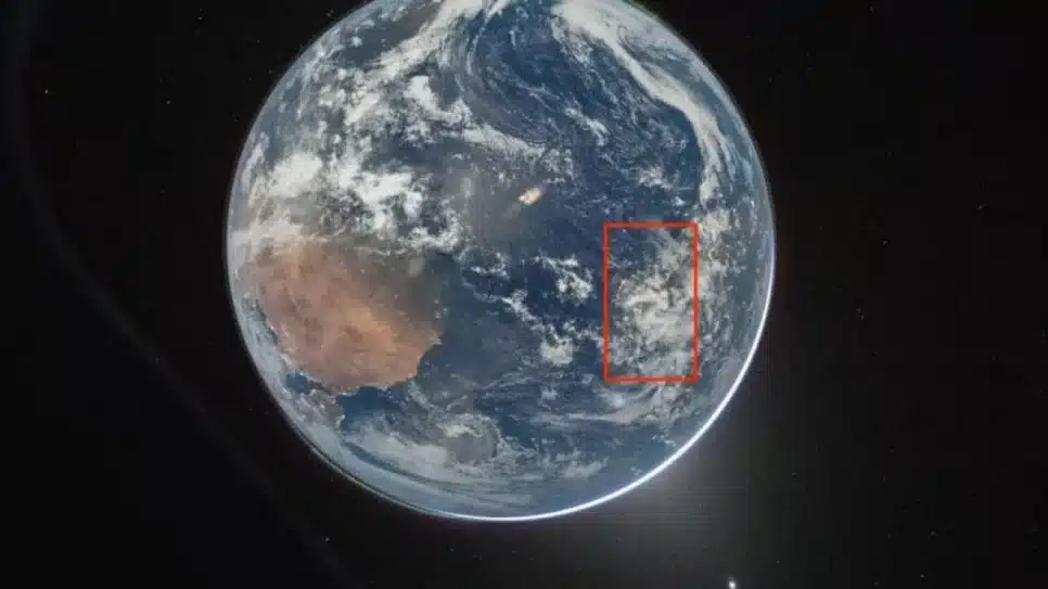 Imagem da Terra captada por astronautas da Artemis 2 com quadrado mostrando o Brasil