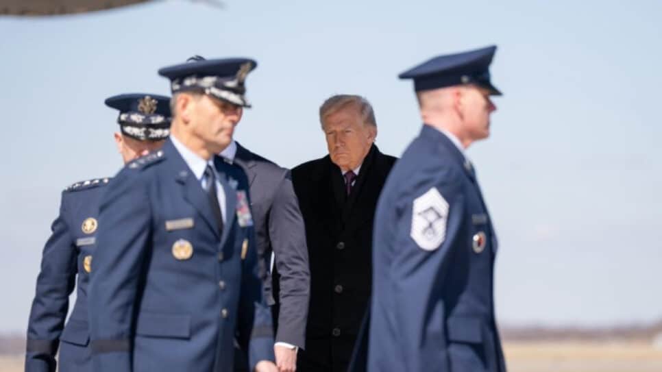 Trump determina pausa de 10 dias em ataques a usinas iranianas